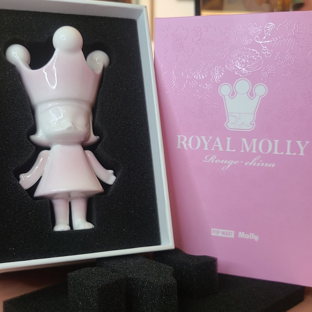PopMart Mega Royal Molly 100% Rougue China